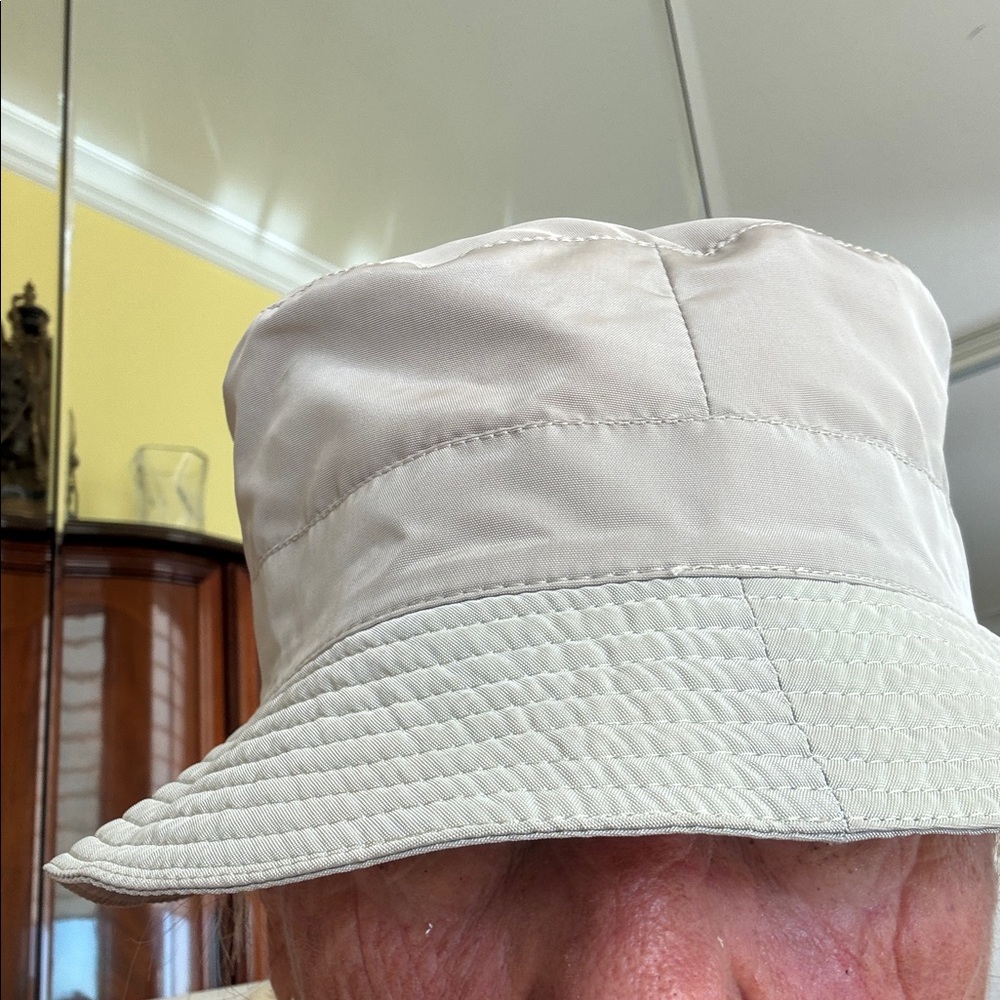 Hermes Cream Bucket Hat with Peach Lining - Picture 7 of 8